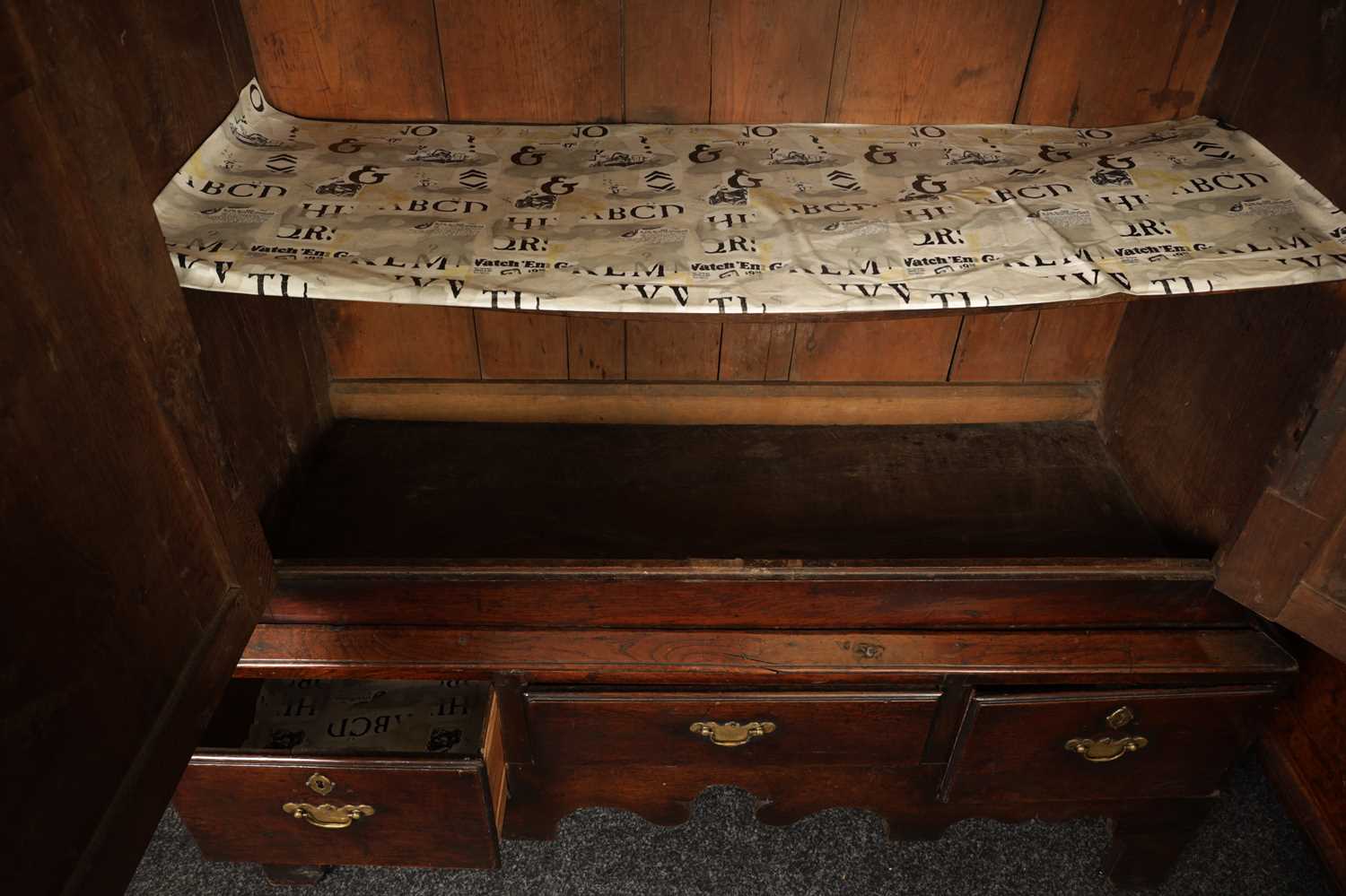 AN EARLY 18TH CENTURY JOINED OAK WELSH CUPBOARD - Image 10 of 12