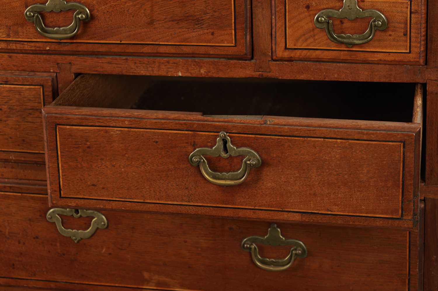 AN EARLY 18TH CENTURY COLONIAL PADOUK WOOD BUREAU - Image 5 of 9