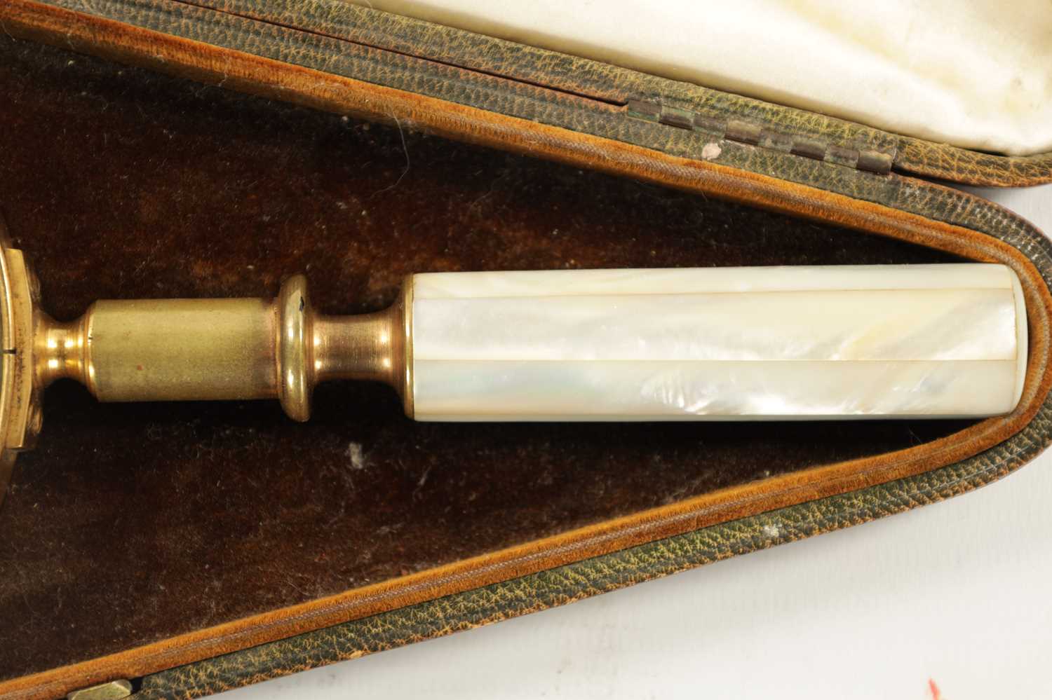 A LATE 19TH CENTURY CASED MAGNIFYING GLASS - Image 5 of 5