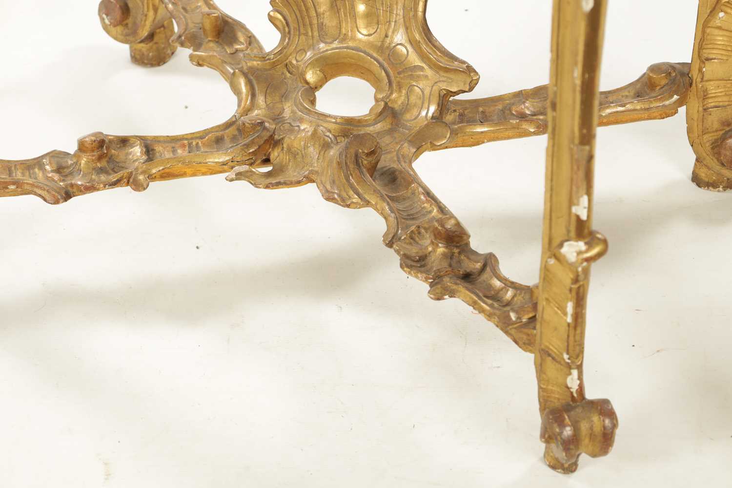 AN 18TH CENTURY CARVED GILTWOOD CONSOLE TABLE - Image 7 of 7