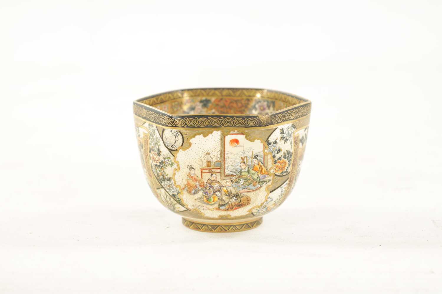 A SMALL MEIJI PERIOD JAPANESE SATSUMA BOWL - Image 2 of 7