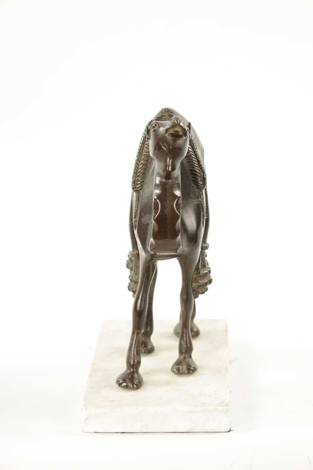 AN EARLY 20TH CENTURY BRONZE SCULPTURE OF A CAMEL - Image 7 of 8