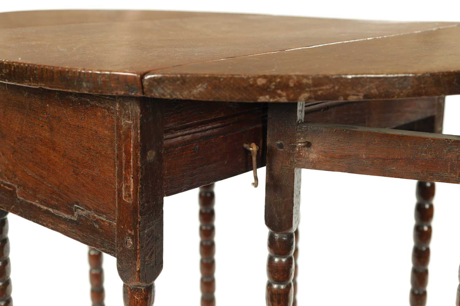 A RARE CROMWELLIAN OAK DROP LEAF GATELEG TABLE OF SMALL SIZE - Image 7 of 21