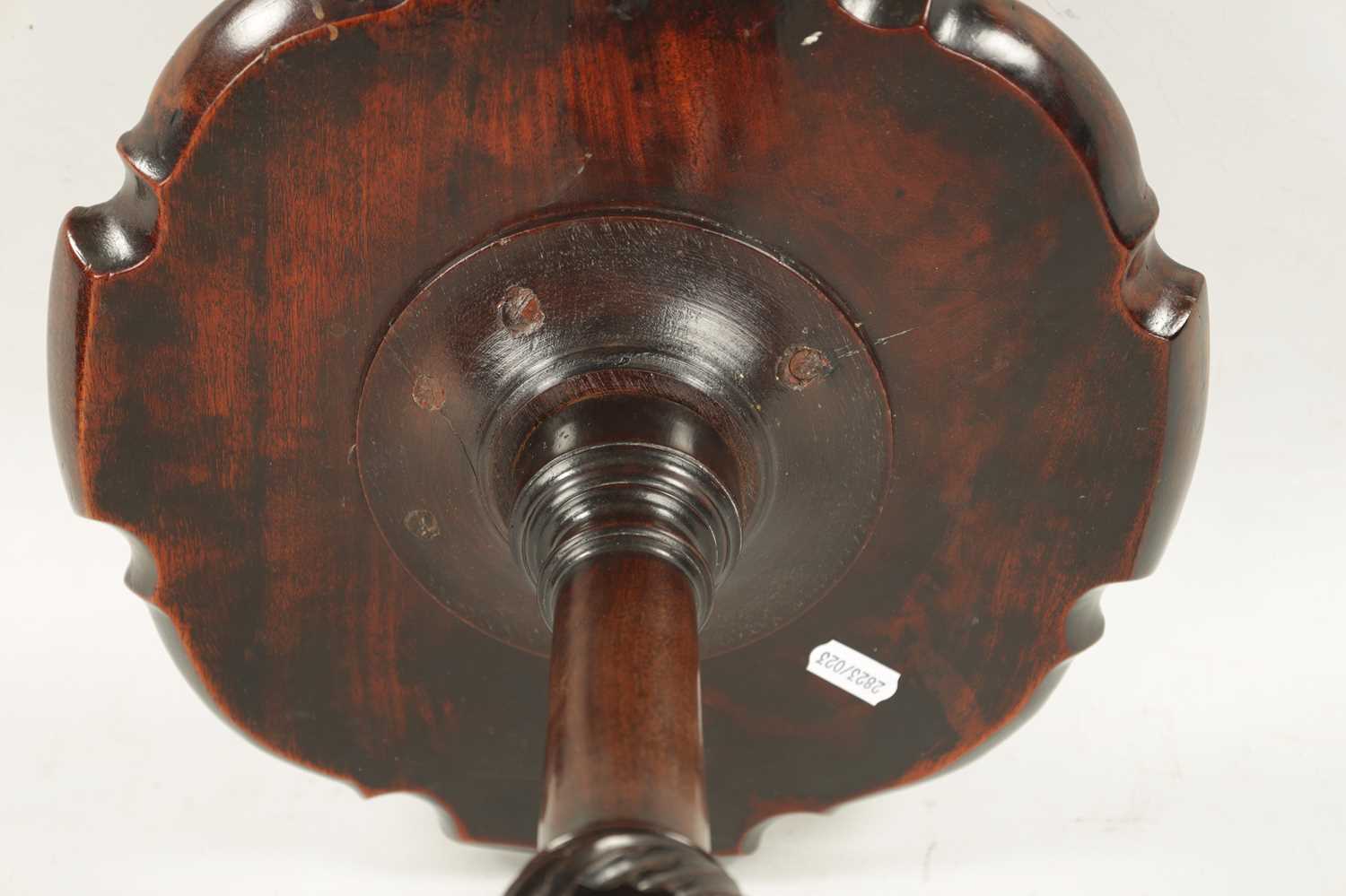 A GEORGE III FIGURED MAHOGANY CANDLE STAND - Image 7 of 7