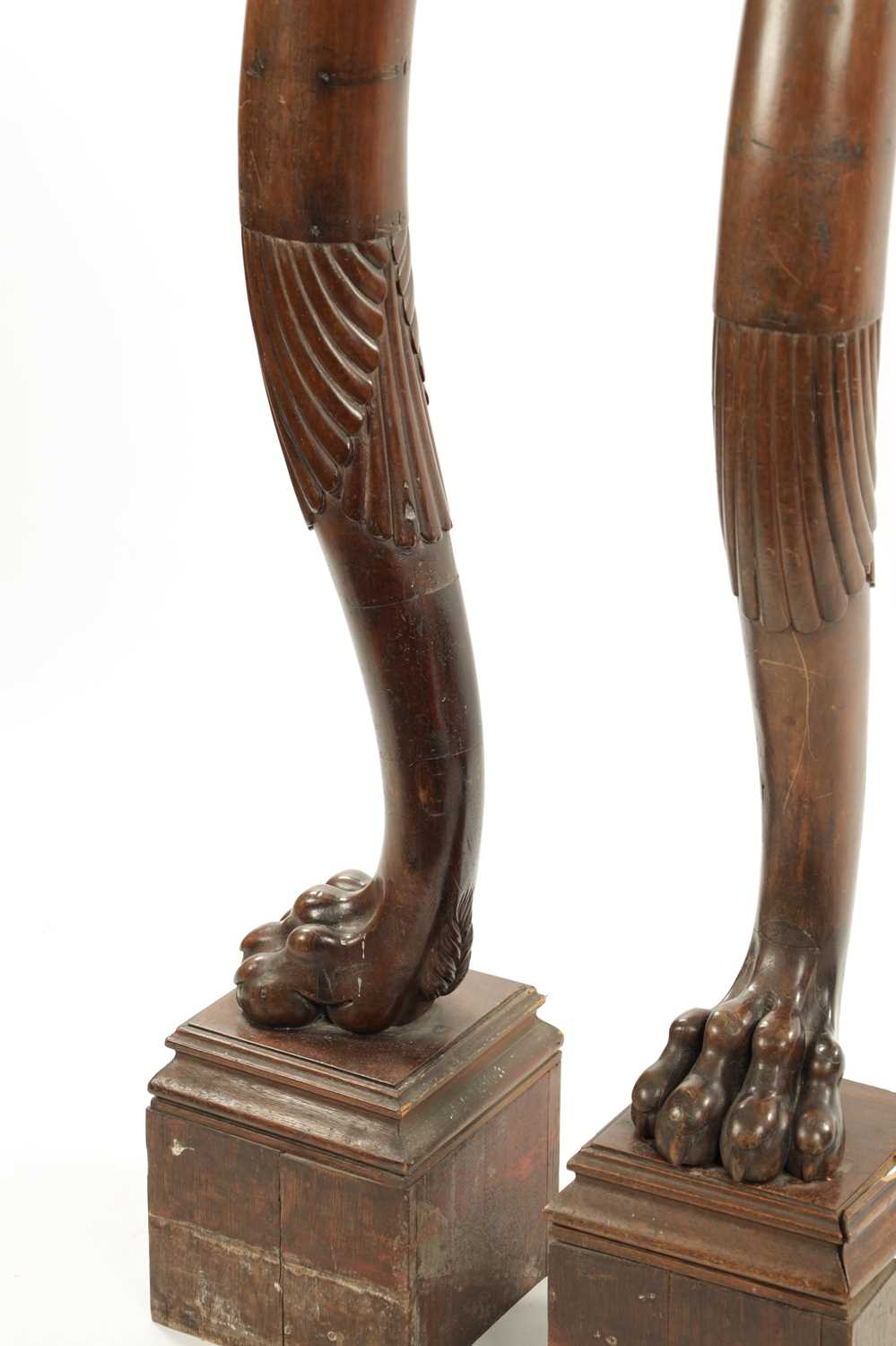 A PAIR OF STYLISH REGENCY MAHOGANY COLUMNS IN THE STYLE OF THOMAS HOPE - Image 8 of 8