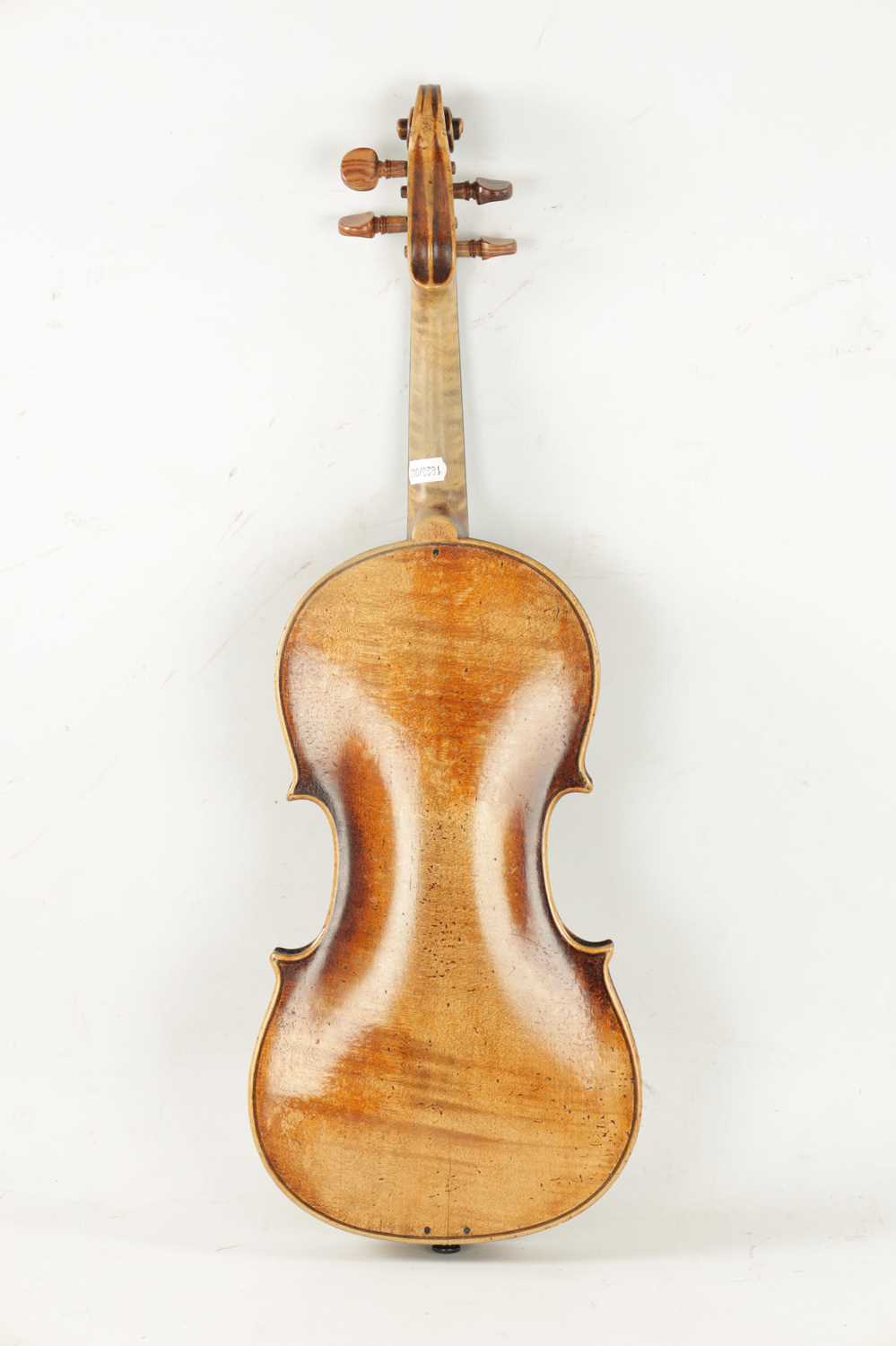 AN ANTIQUE VIOLIN - Image 5 of 12