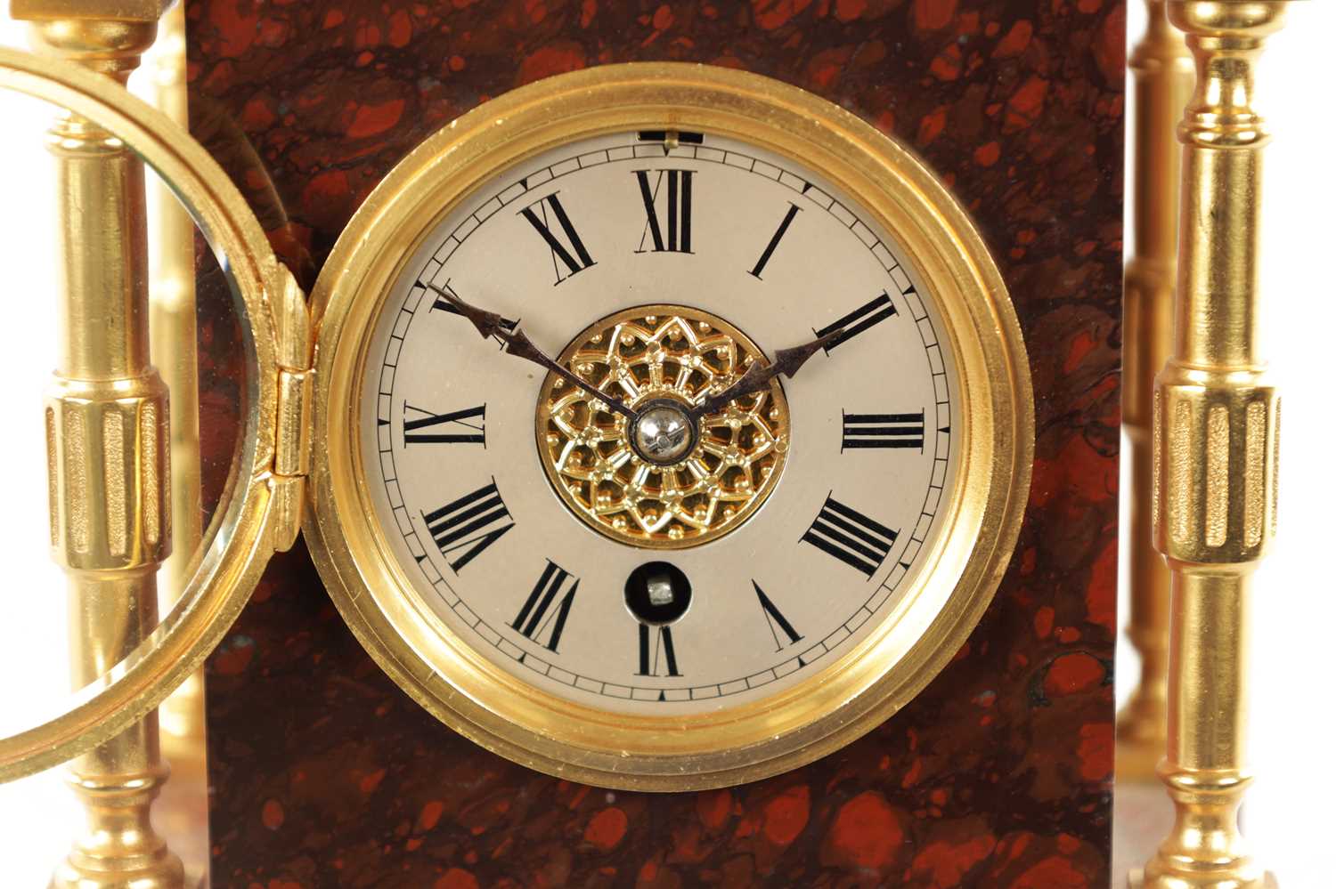 A LATE 19TH CENTURY FRENCH ORMOLU MOUNTED ROUGE MARBLE MANTEL CLOCK - Image 3 of 7