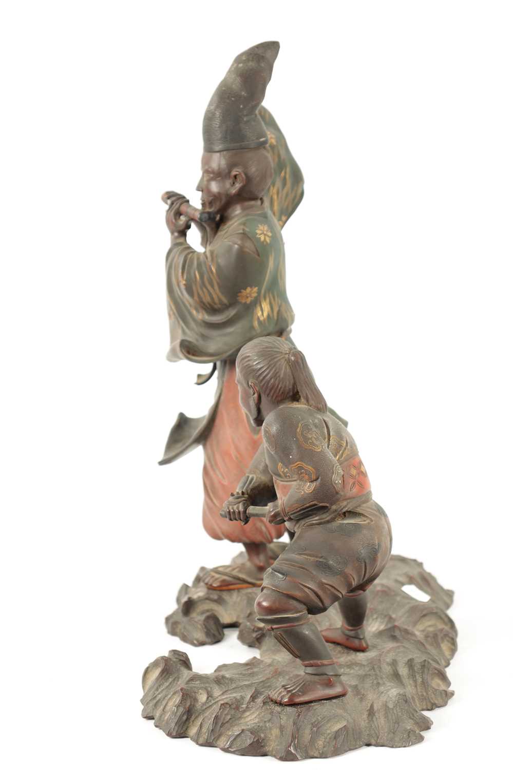 A LARGE MEIJI PERIOD JAPANESE CARVED LACQUERED SCULPTURE - Image 6 of 10