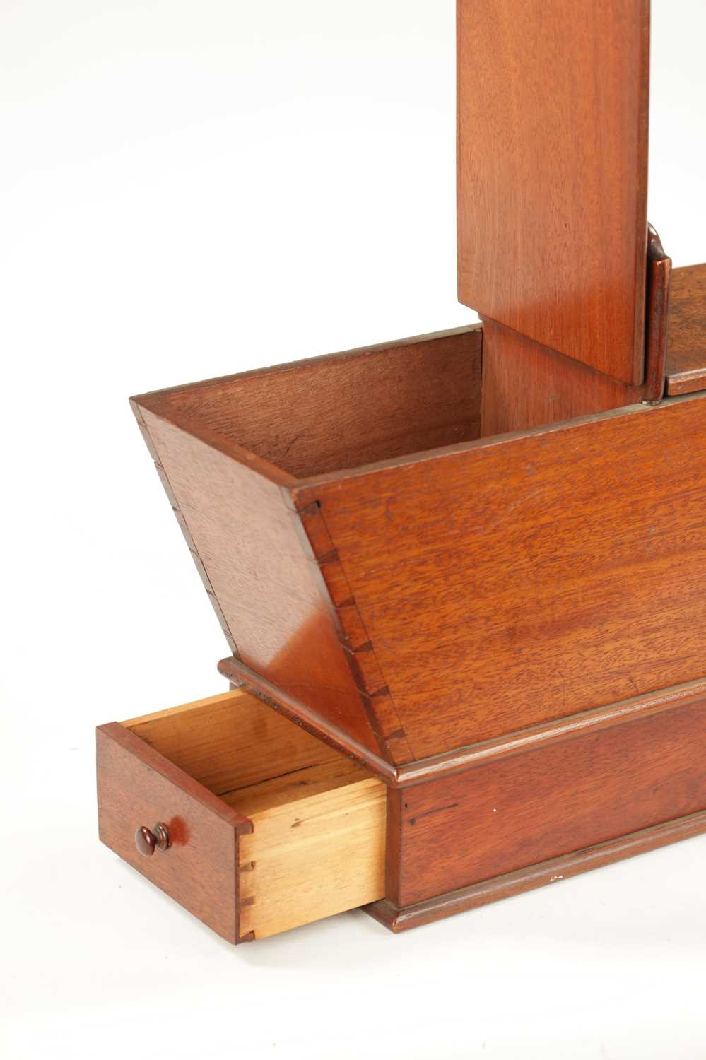 A 19TH CENTURY MAHOGANY TAPERED LIDDED BOX WITH SIDE DRAWER - Image 2 of 4