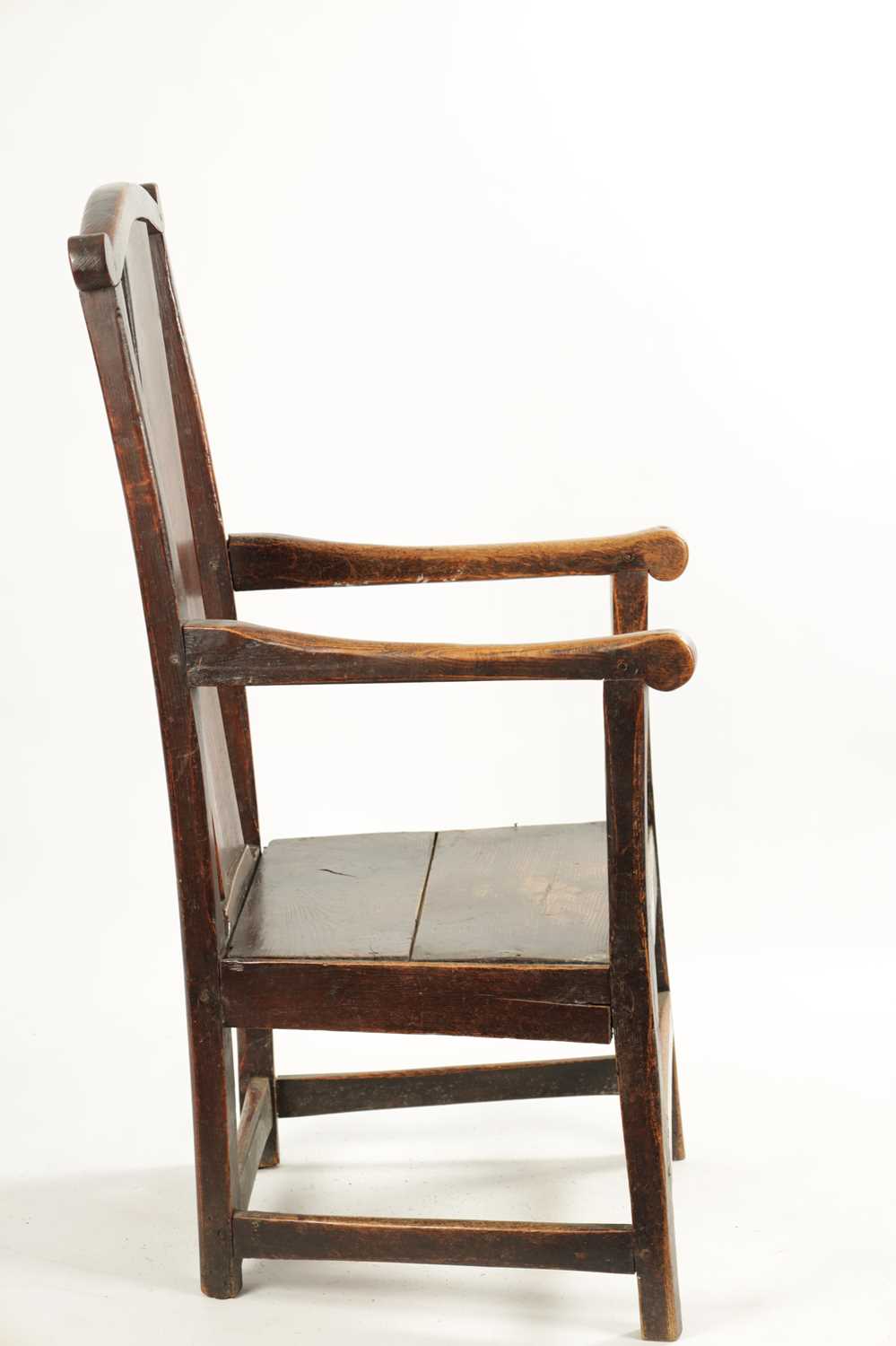 AN 18TH CENTURY PRIMITIVE ASH AND ELM COUNTRY ARMCHAIR - Image 7 of 9