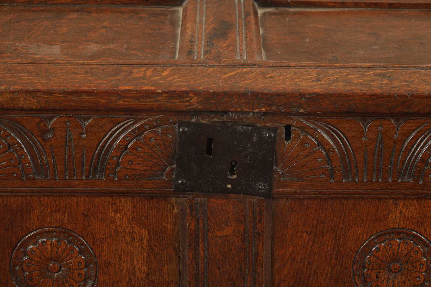 A SMALL 17TH CENTURY OAK TWO PANEL COFFER - Image 3 of 10
