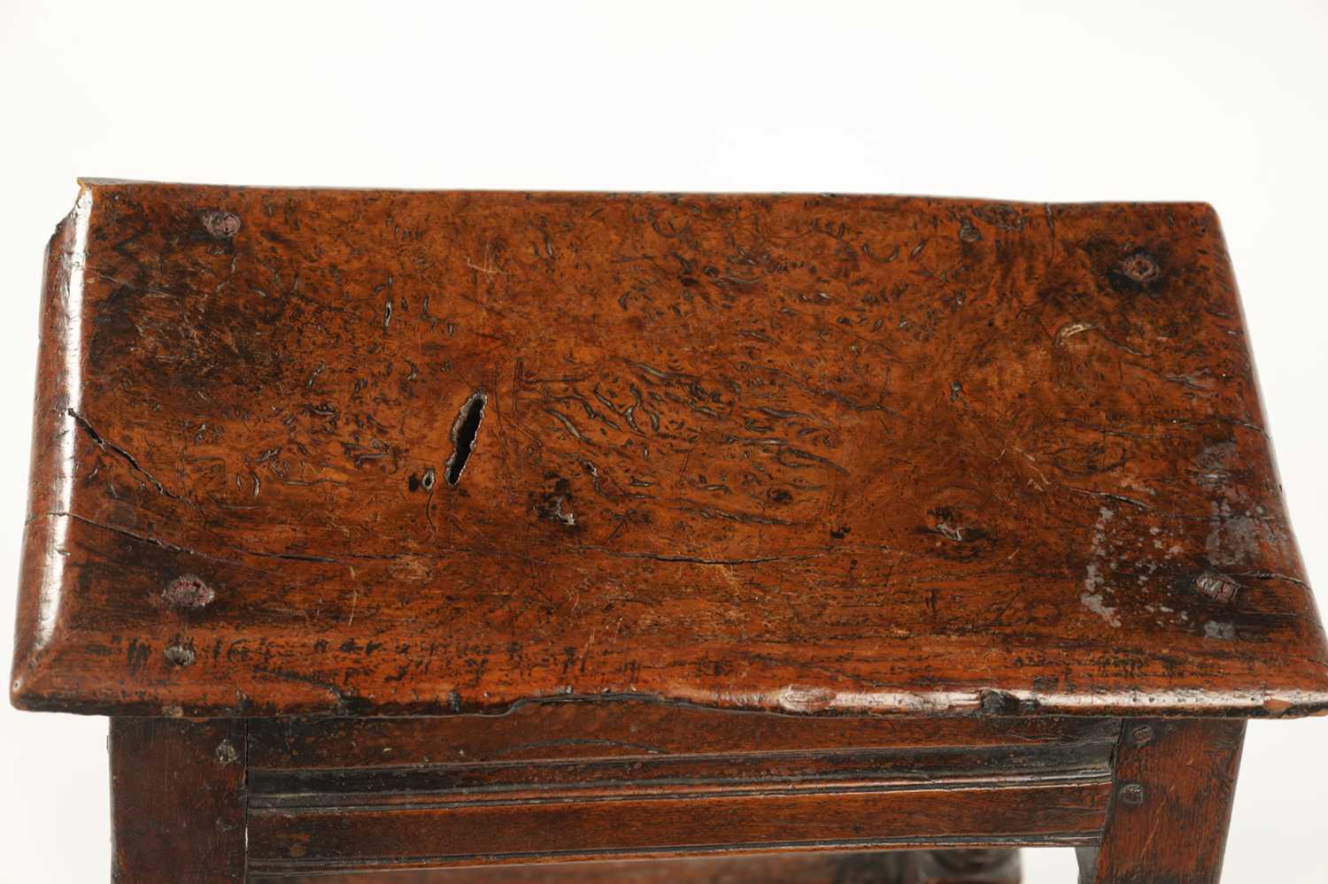A 17TH CENTURY AND LATER OAK JOINT STOOL WITH POLLARD OAK BURR TOP - Image 2 of 9