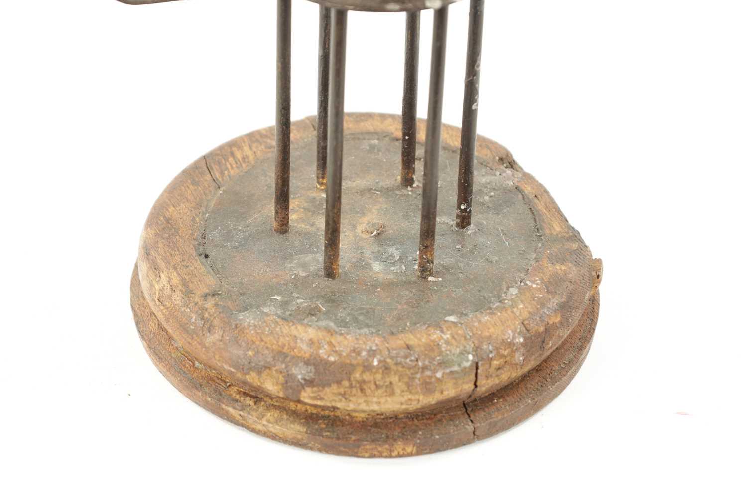 A RARE 18TH CENTURY ADJUSTABLE ‘STABLE’ CANDLE HOLDER ON TURNED WOODEN BASE - Image 3 of 6