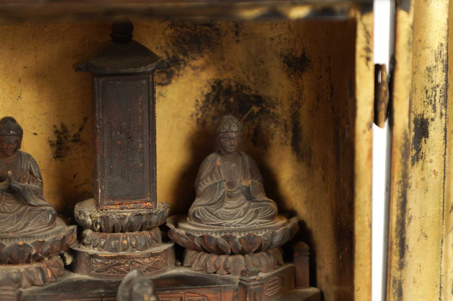 A 19TH CENTURY BLACK LACQUER BUDDHIST TRAVELLING PRAYER SHRINE - Image 4 of 6