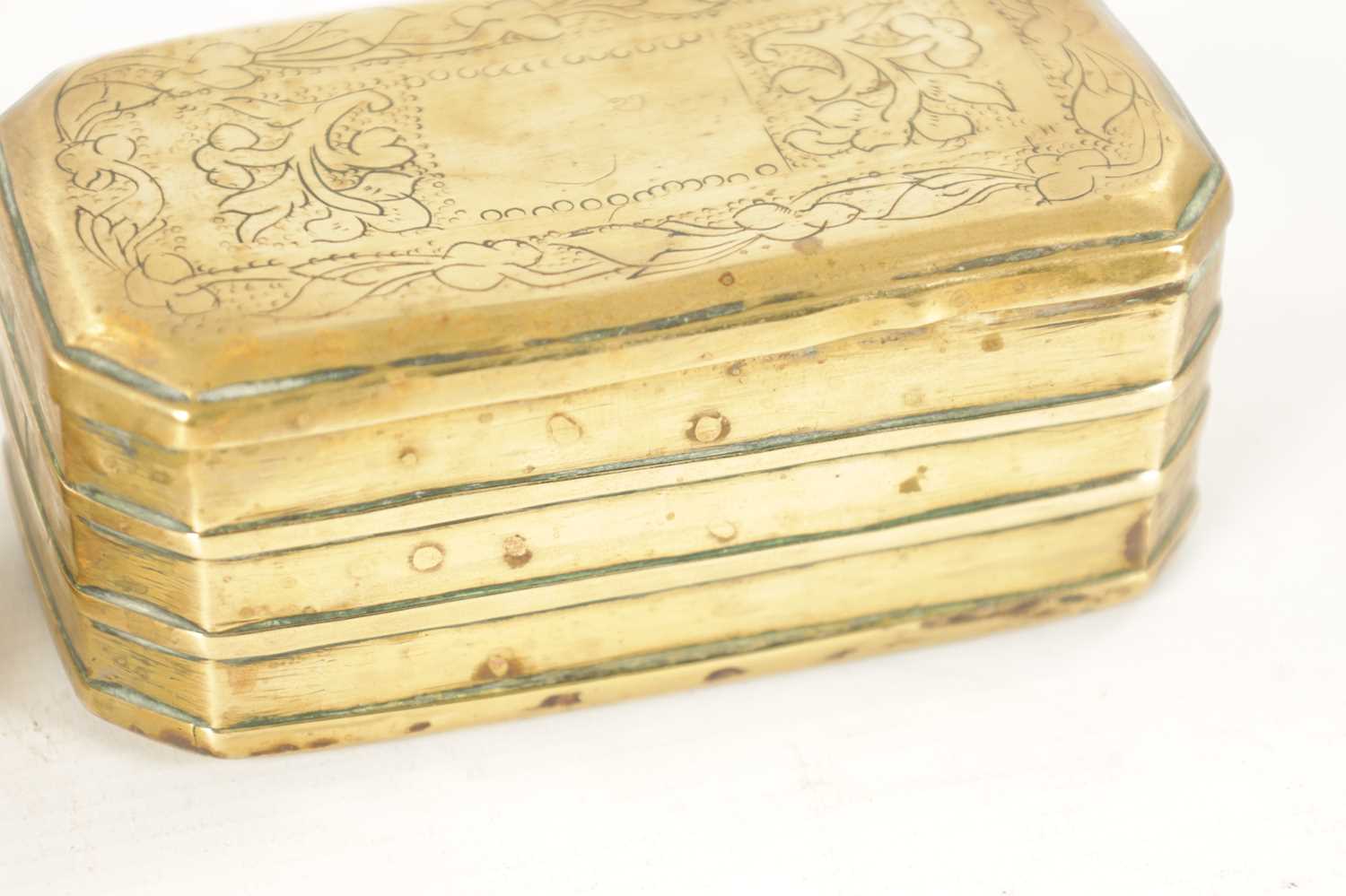 TWO 18TH CENTURY BRASS TOBACCO/SNUFF BOXES - Image 4 of 9