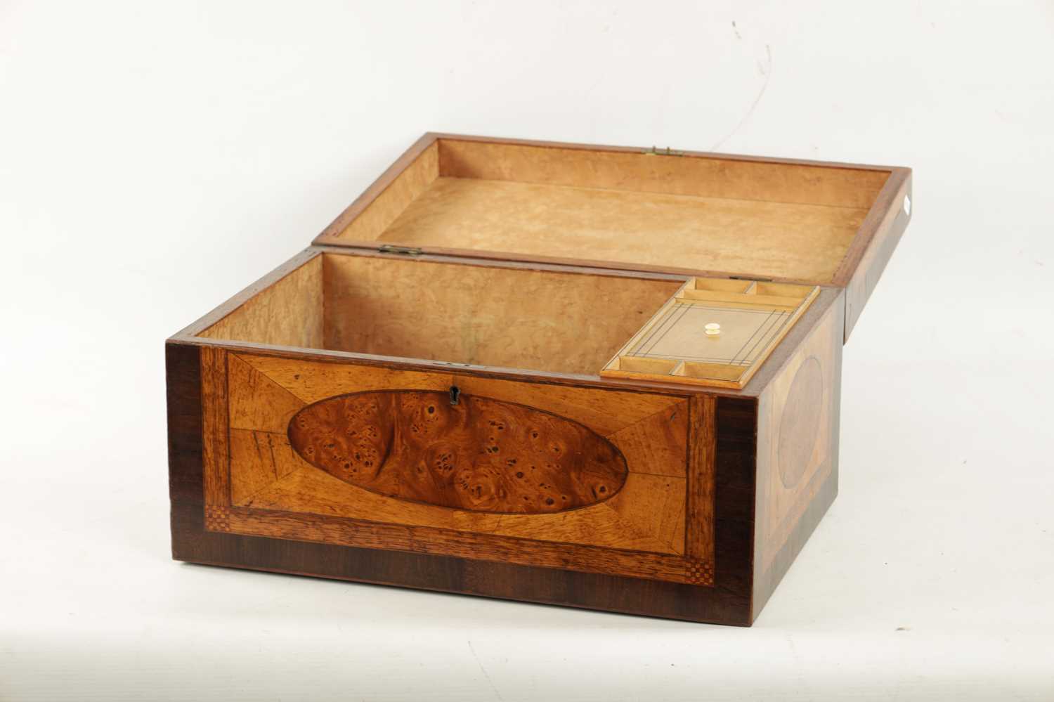 A FINE 19TH CENTURY SPECIMEN WOOD INLAID BOX - Image 4 of 6