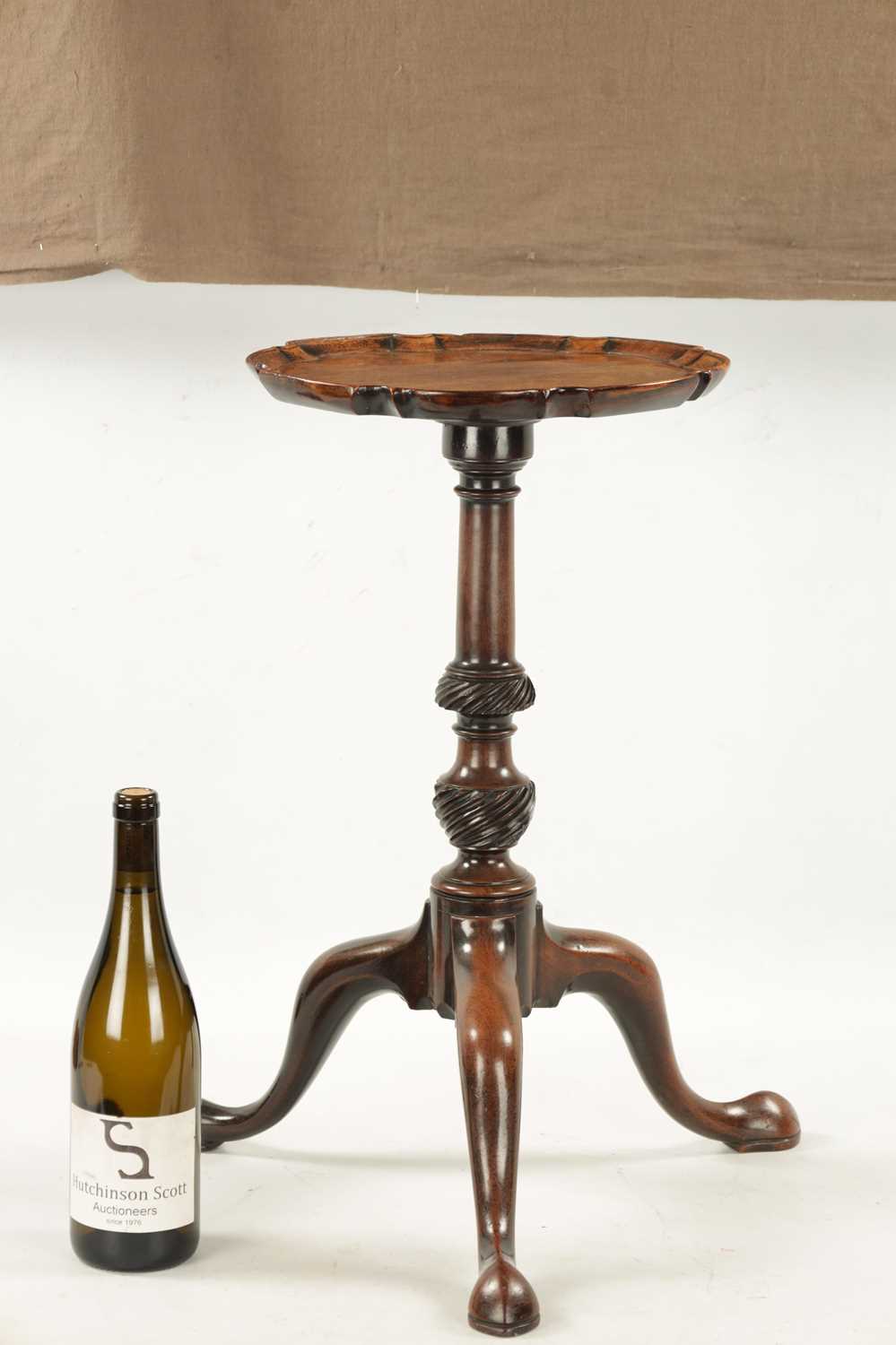A GEORGE III FIGURED MAHOGANY CANDLE STAND - Image 2 of 7