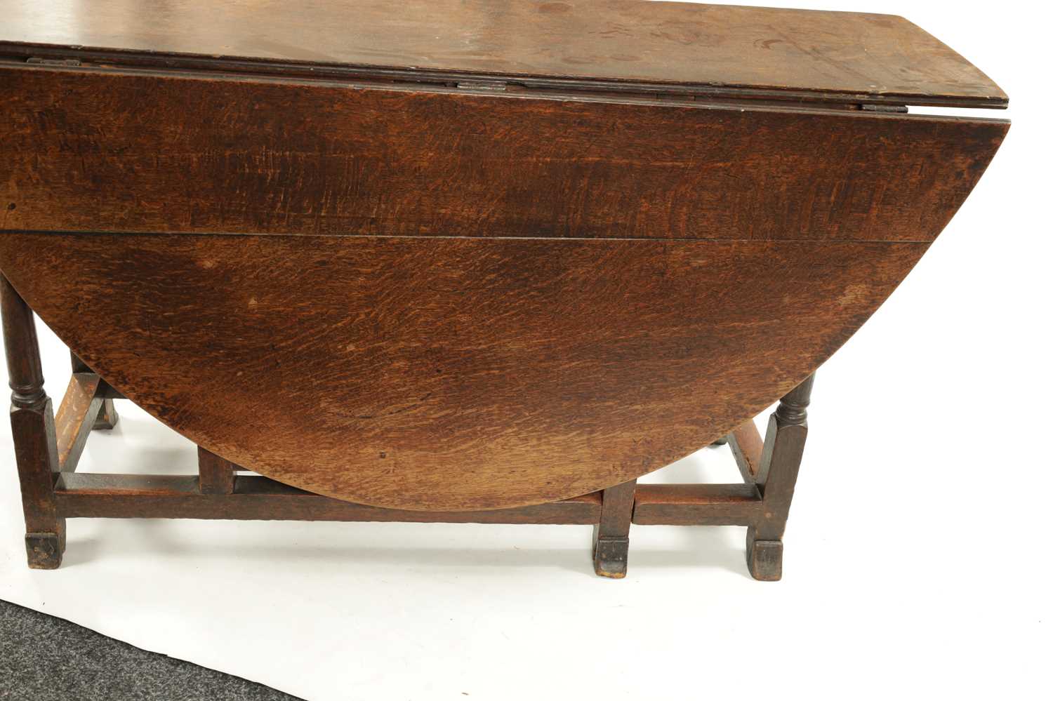 A LATE 17TH CENTURY OAK GATELEG TABLE WITH BREGANZA FEET - Image 6 of 6