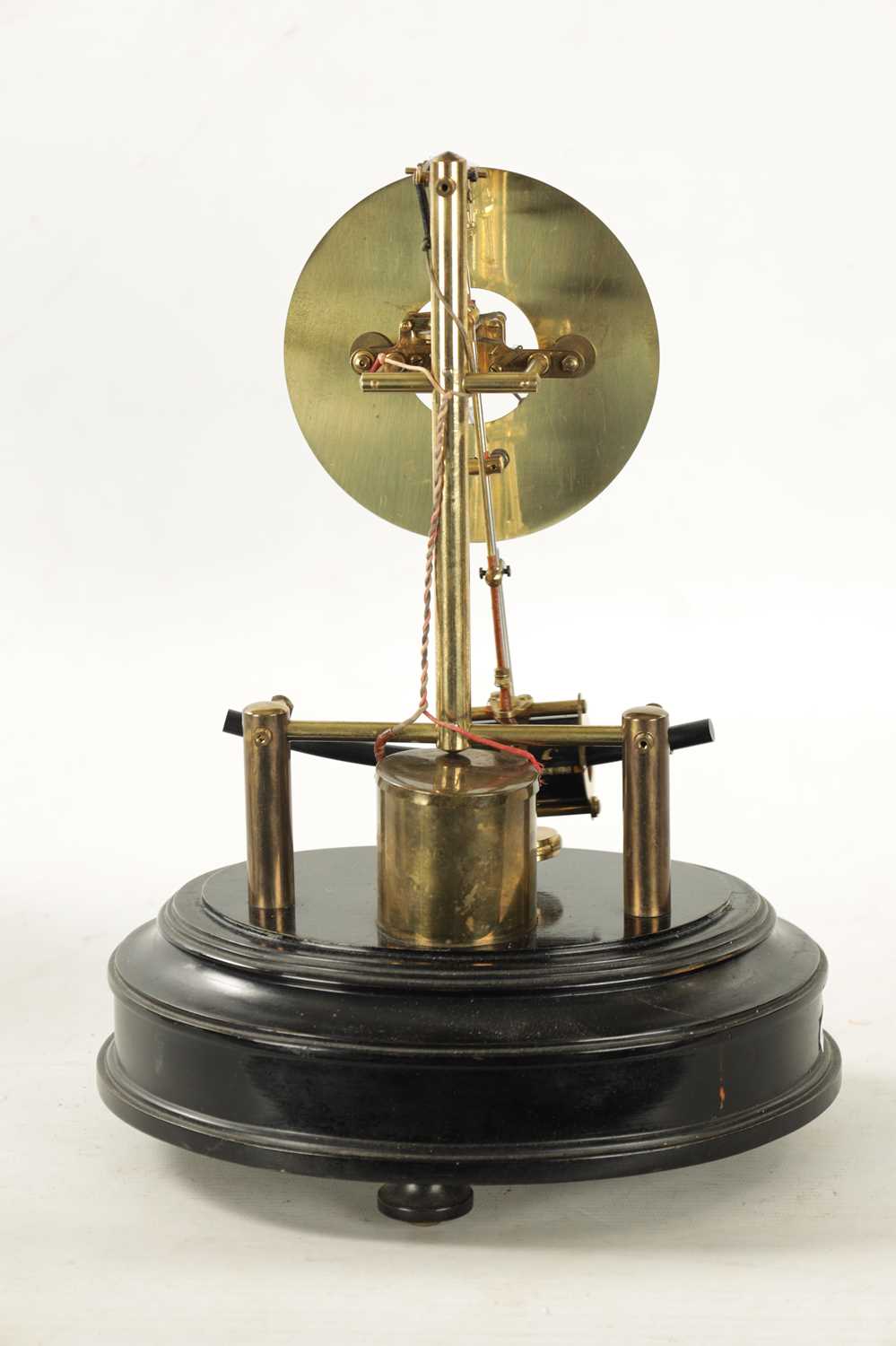 AN EARLY 20TH CENTURY FRENCH ELECTRIC BULLE MANTEL CLOCK - Image 5 of 7