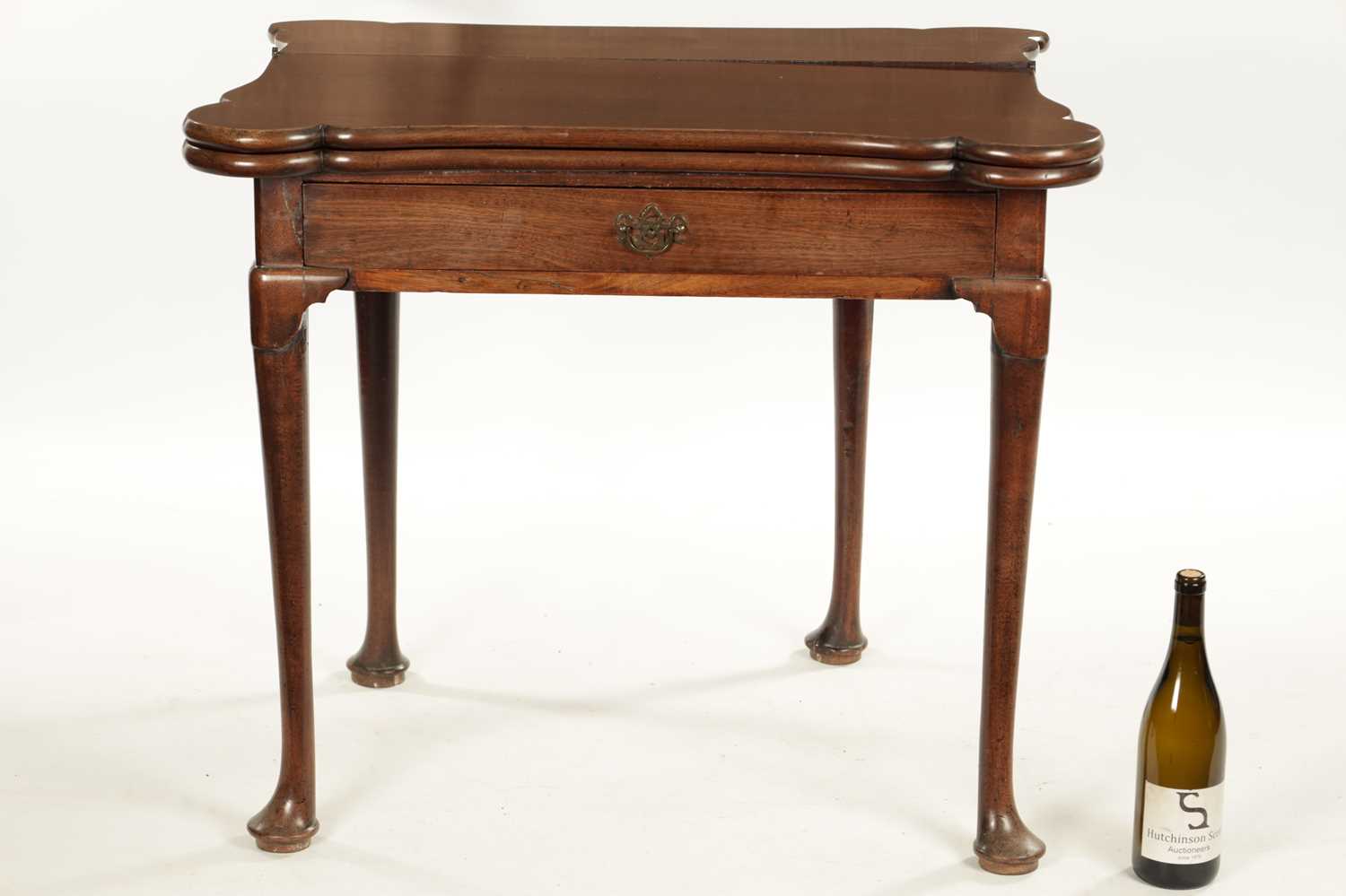 A GEORGE II FIGURED MAHOGANY TRIPLE TOP FOLD-OVER GAMES TABLE - Image 6 of 8