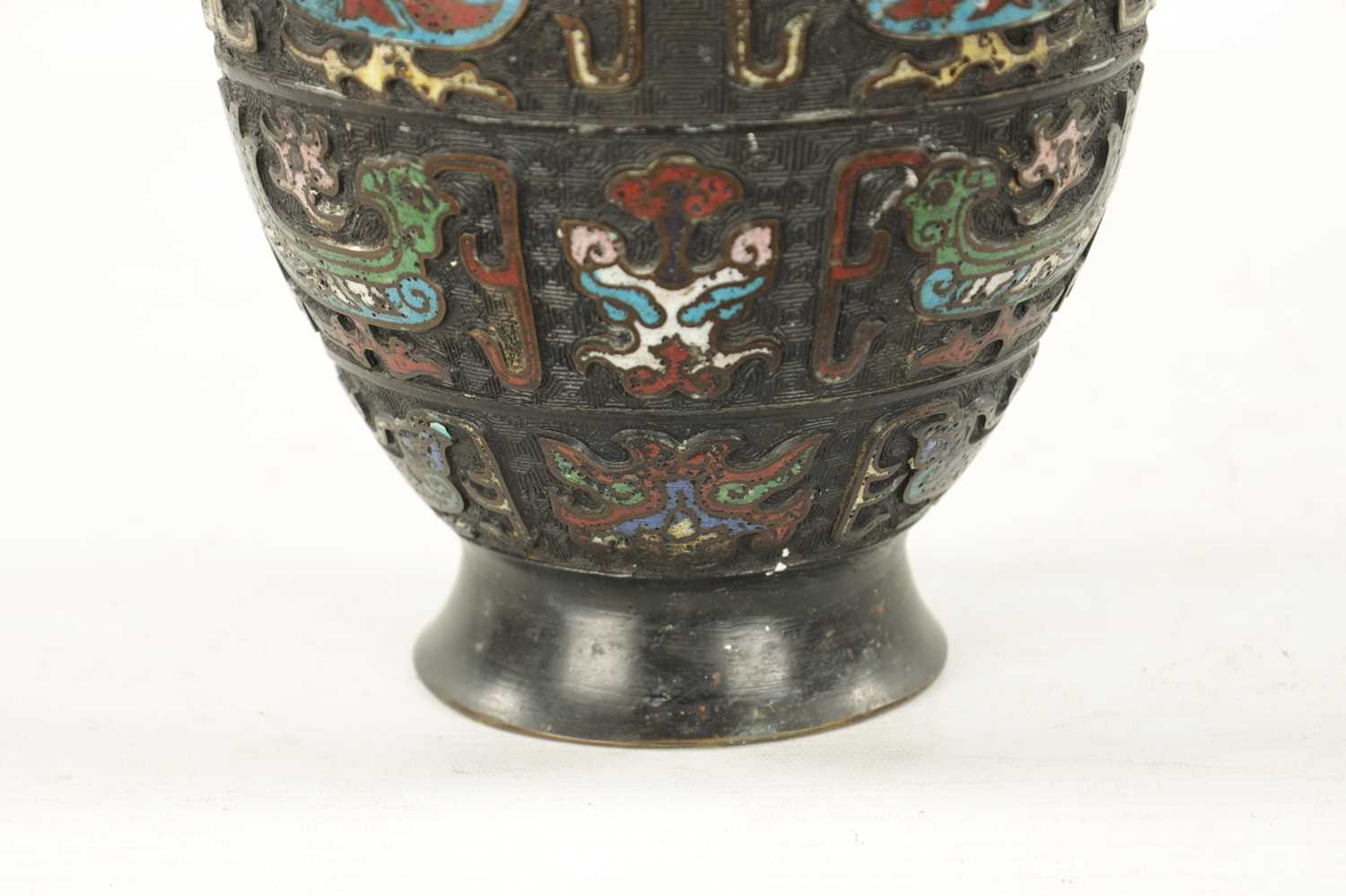 A CHINESE BRONZE AND CLOISONNE ENAMEL VASE - Image 4 of 7