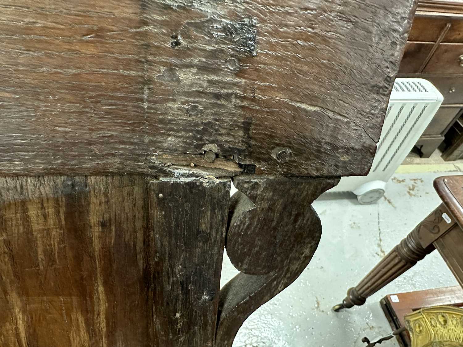 A 17TH CENTURY WAINSCOT CHAIR WITH TUDOR ROSE - Image 12 of 17