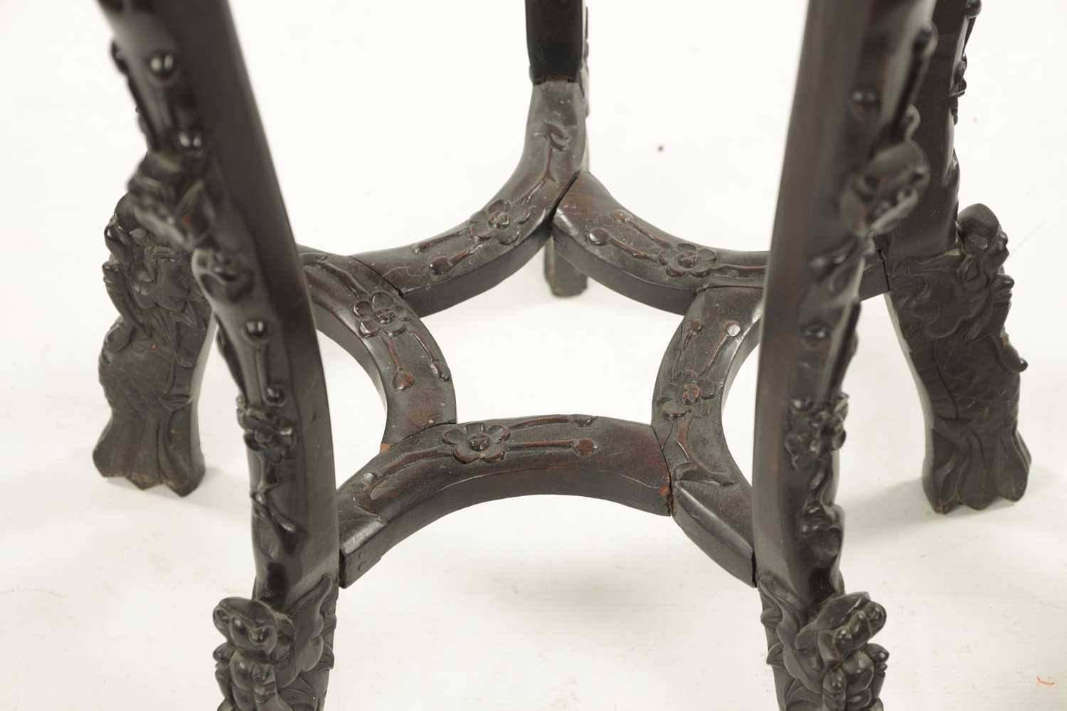 A 19TH CENTURY CHINESE CARVED HARDWOOD JARDINIERE STAND - Image 5 of 8