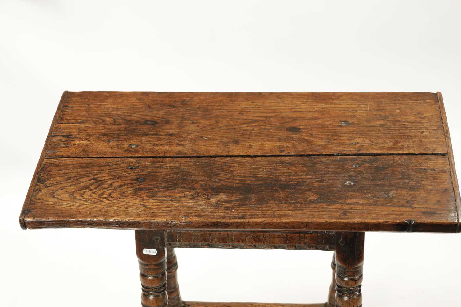 A RARE 17TH CENTURY JOINED OAK TAVERN STOOL/TABLE - Bild 2 aus 7