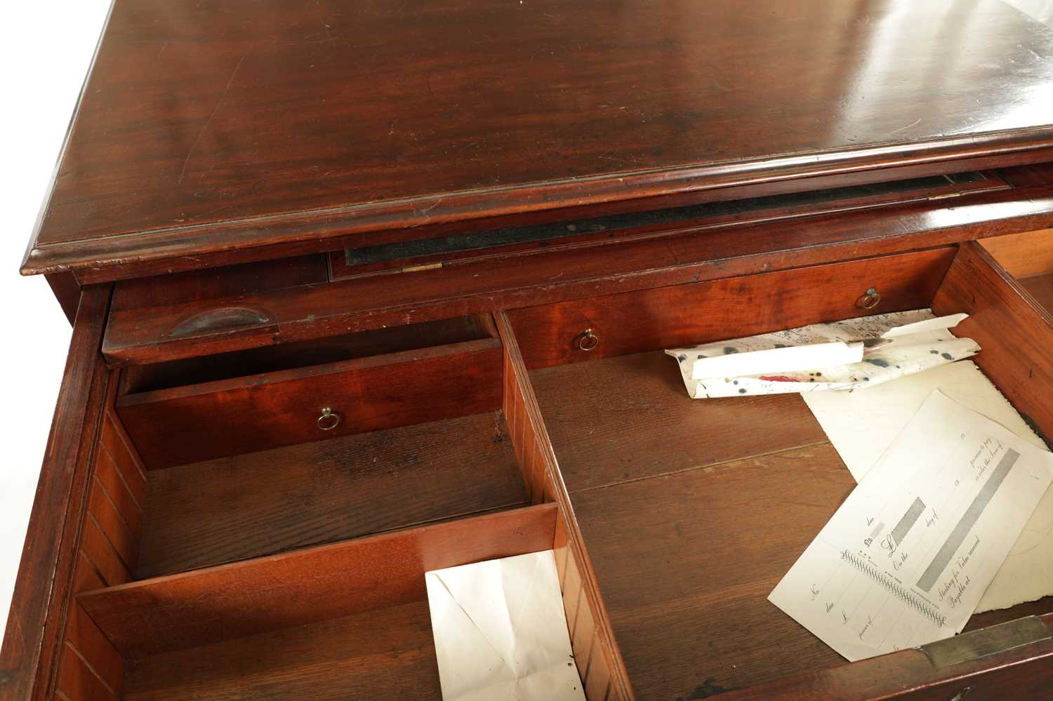 A GEORGE III MAHOGANY GENTLEMAN’S LIBRARY CHEST WITH SECRETAIRE DRAWER - Image 5 of 10