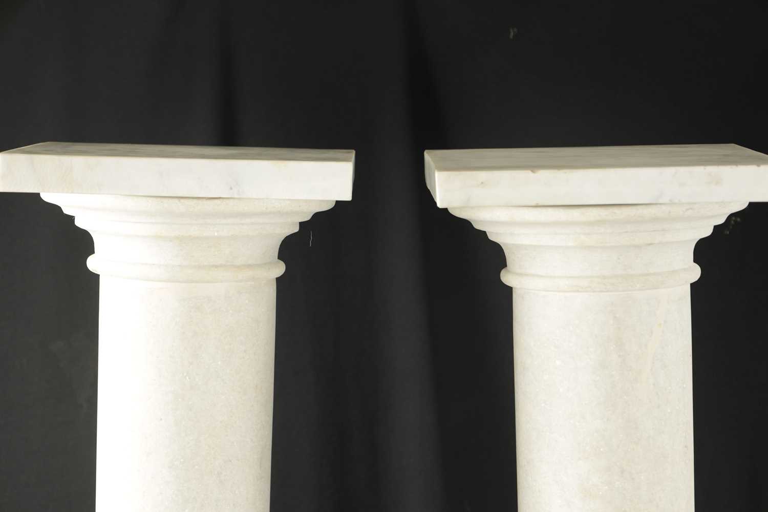 A LARGE PAIR OF WHITE MARBLE COLUMNS - Image 3 of 8