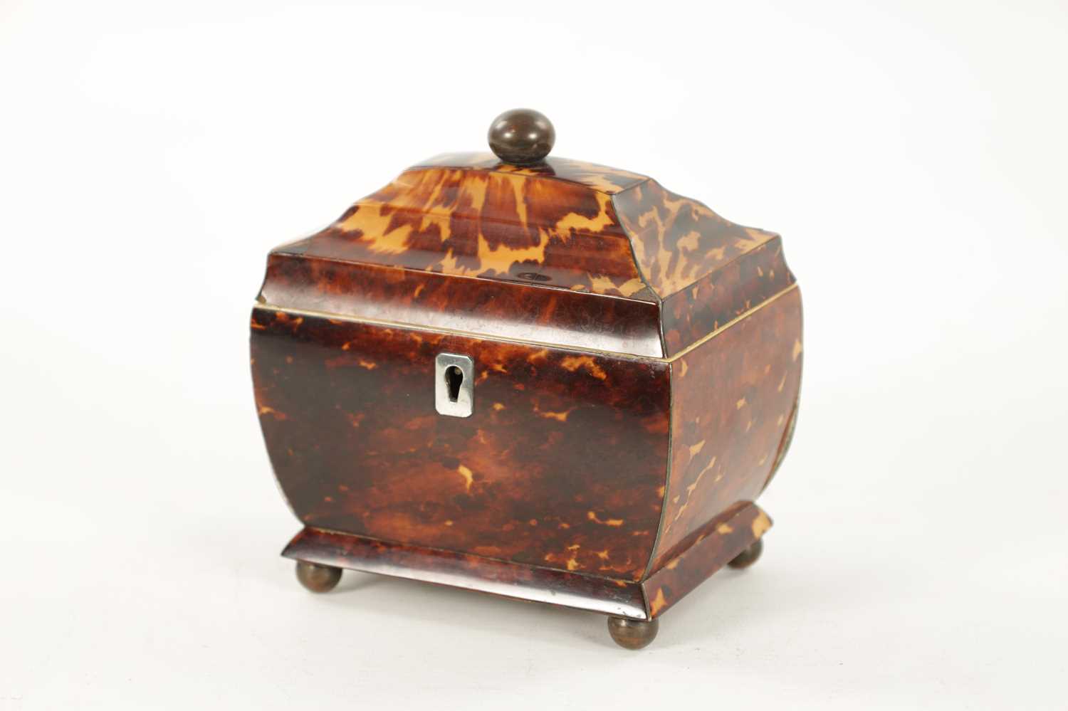 A 19TH CENTURY TORTOISESHELL TEA CADDY OF SMALL SIZE - Image 3 of 8