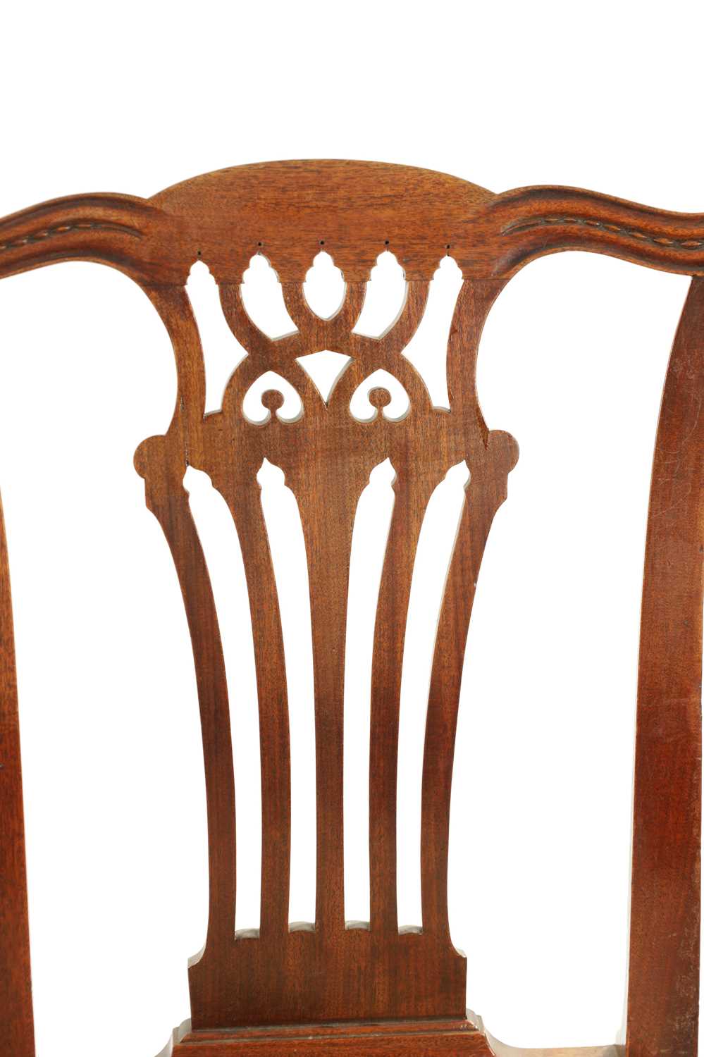 A FINE ORIGINAL SET OF SIX GEORGE III CHIPPENDALE PERIOD MAHOGANY PIERCED SPLAT BACK DINING CHAIRS - Image 3 of 6