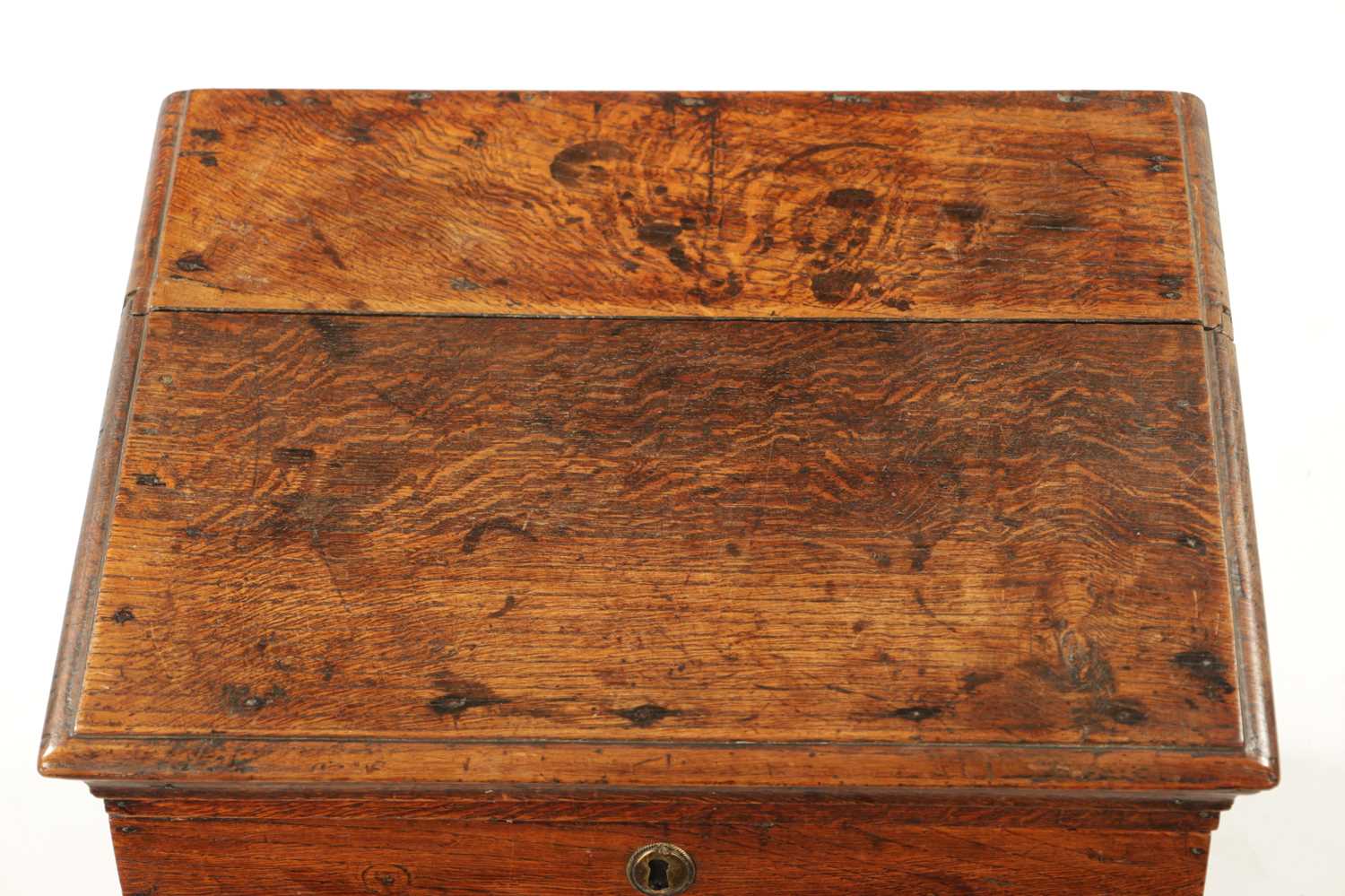A QUEEN ANNE OAK BOX STOOL - Image 3 of 7