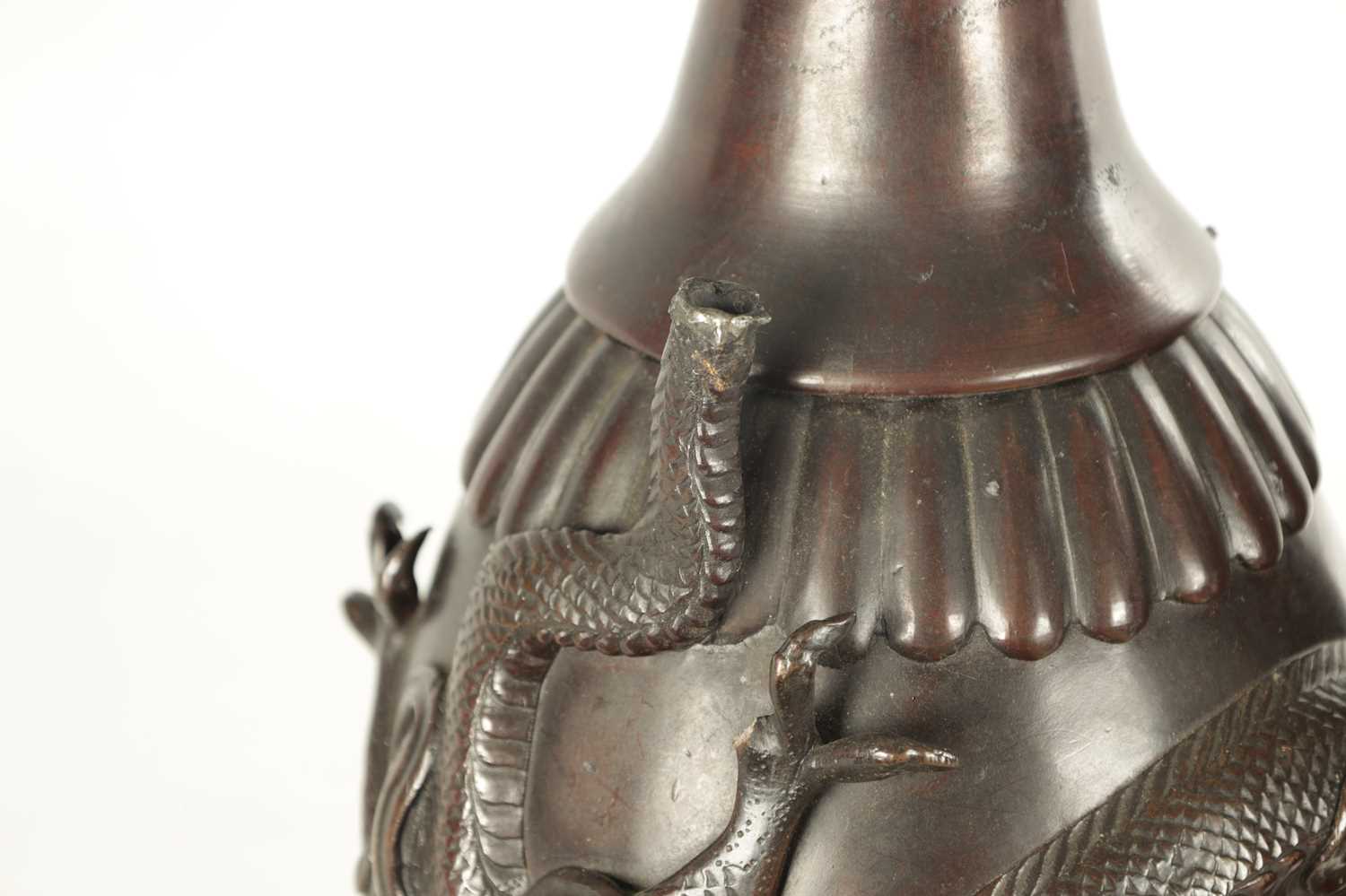 A PAIR OF TWO LATE 19TH CENTURY CHINESE BRONZE VASES - Image 5 of 9