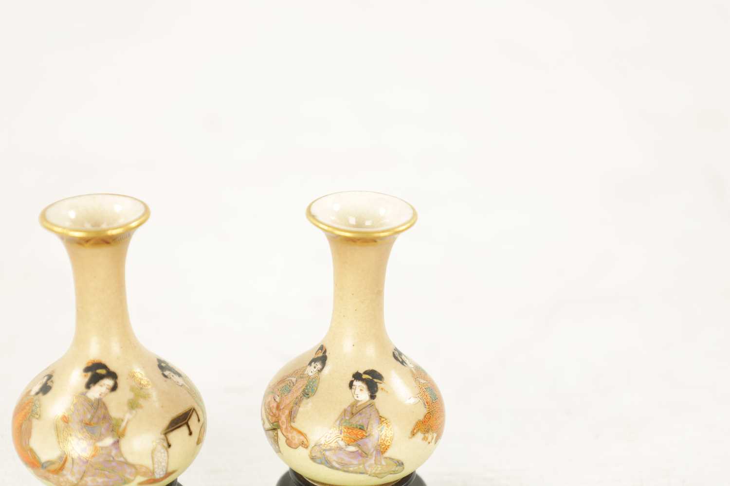 A PAIR OF FINE JAPANESE MEIJI PERIOD SATSUMA MINIATURE BOTTLE VASES - Image 2 of 7