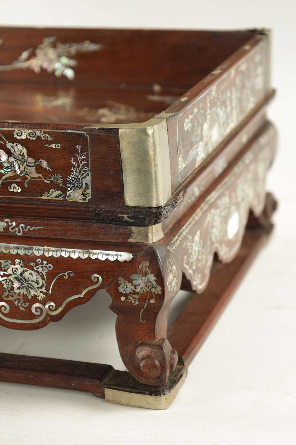 A 19TH CENTURY CHINESE HARDWOOD AND MOTHER OF PEARL INLAID TRAY ON STAND - Image 2 of 7