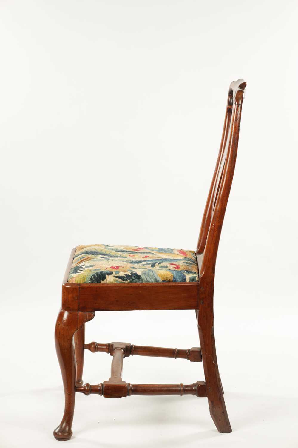 AN EARLY 18TH CENTURY FRUITWOOD SIDE CHAIR WITH PERIOD NEEDLEWORK COVERED SEAT - Image 3 of 7