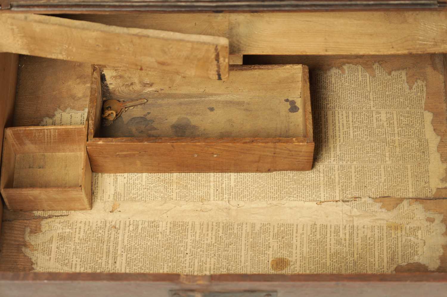 AN 17TH CENTURY SLOPE TOP OAK BIBLE BOX - Image 5 of 7