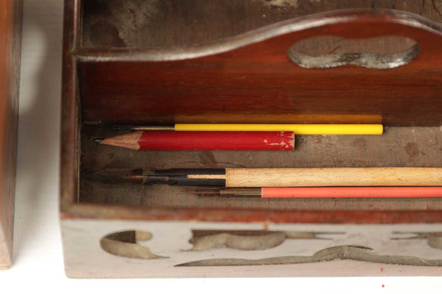 A 19TH CENTURY MAHOGANY LETTER TRAY AND CORRESPONDENCE BOX 'ANSWERED ABD UNANSWERED' - Image 3 of 7