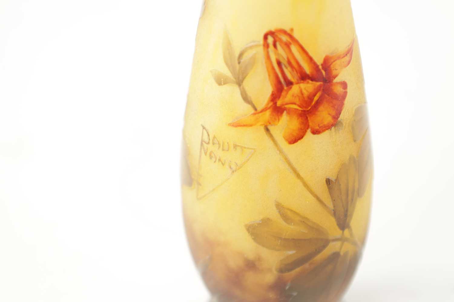 AN ART NOUVEAU DAUM ETCHED GLASS CAMEO AND ENAMELLED SOLIFLEUR VASE DECORATED WITH ANCOLIES - Image 3 of 4