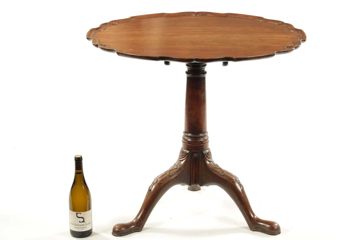 AN 18TH CENTURY FIGURED MAHOGANY PIE CRUST TRIPOD TABLE ON MANX FEET - Image 7 of 8