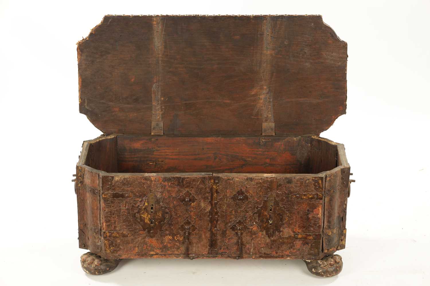 A 17TH CENTURY ITALIAN LEATHER BOUND CASKET - Image 7 of 21