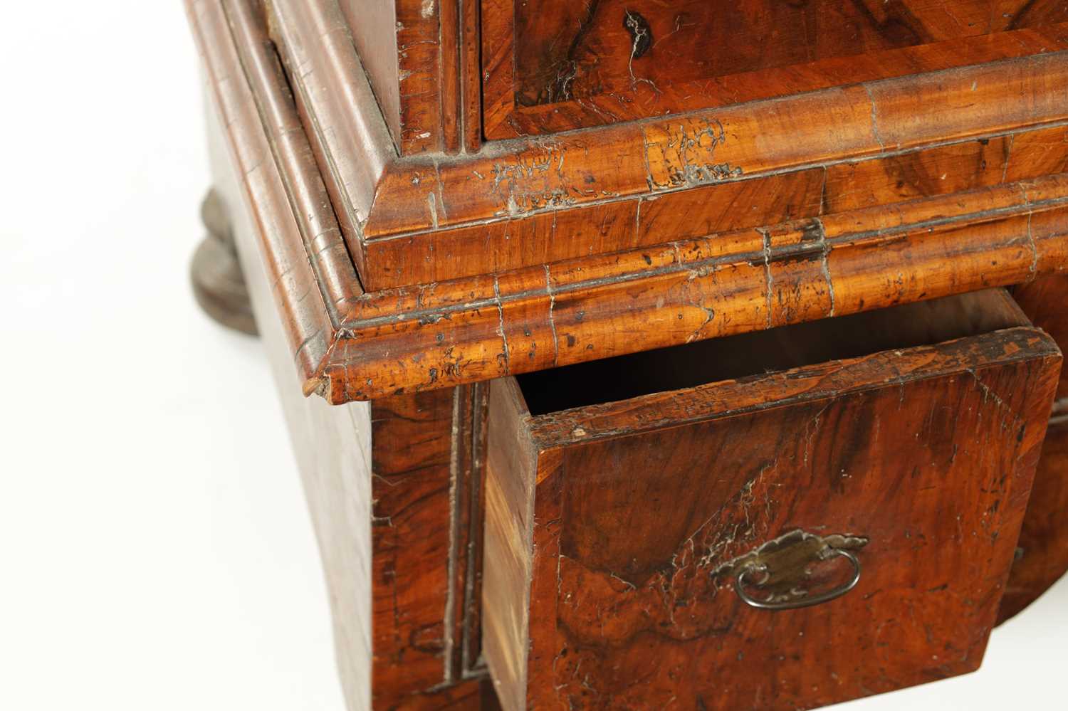 AN EARLY 18TH CENTURY WALNUT CHEST ON STAND - Image 5 of 16