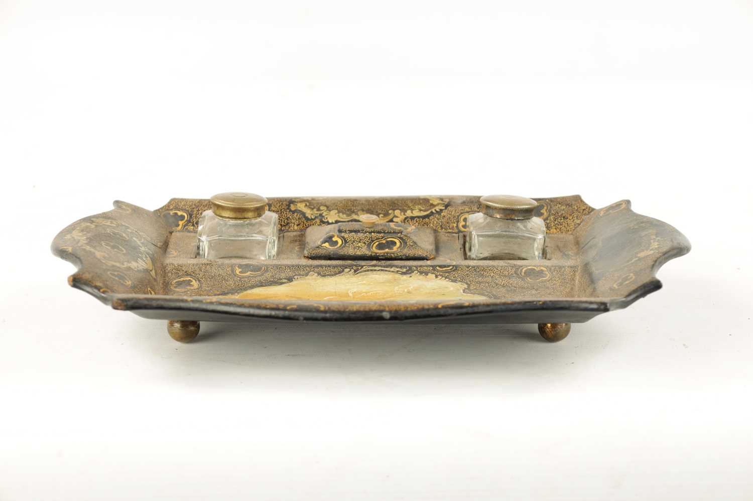 A 19TH CENTURY PAPIER MACHE LACQUERED DESK INKSTAND - Image 4 of 7