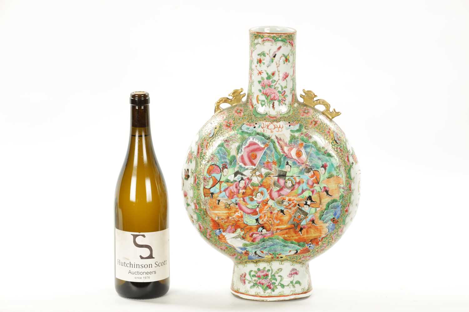 A 19TH CENTURY CHINESE CANTONESE PORCELAIN MOON FLASK - Image 2 of 17