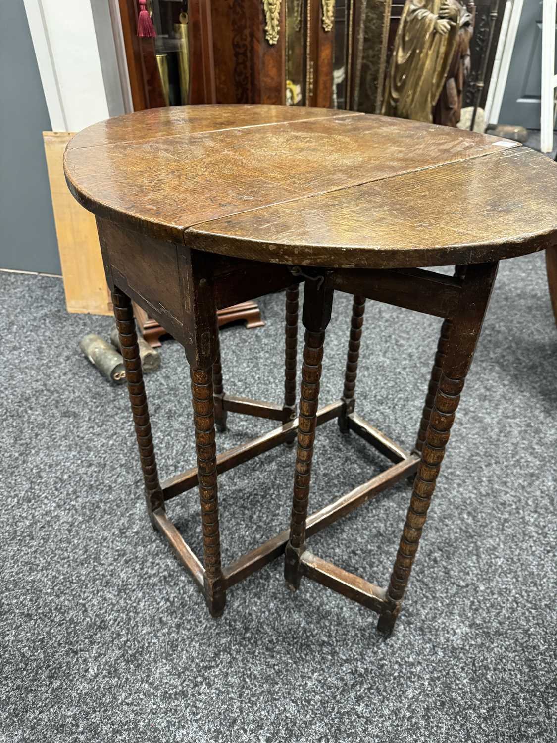 A RARE CROMWELLIAN OAK DROP LEAF GATELEG TABLE OF SMALL SIZE - Image 9 of 21