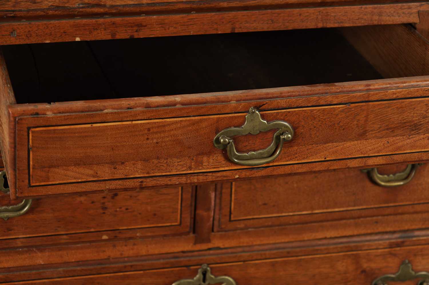 AN EARLY 18TH CENTURY COLONIAL PADOUK WOOD BUREAU - Image 4 of 9