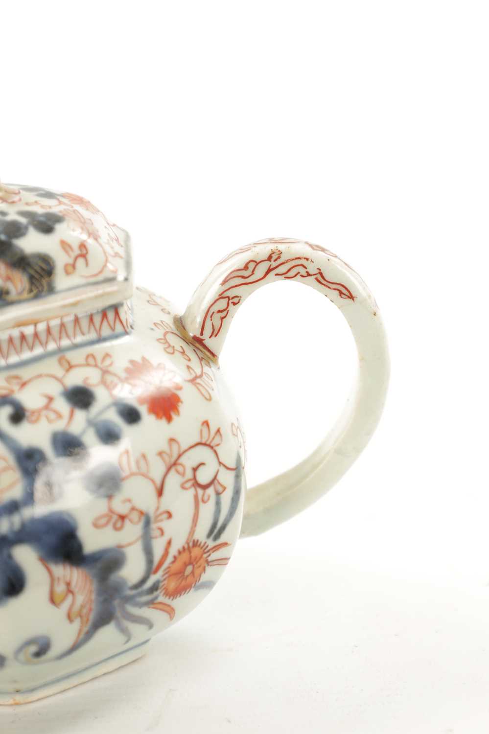 AN 18TH CENTURY JAPANESE EDO PERIOD IMARI TEAPOT - Image 2 of 7