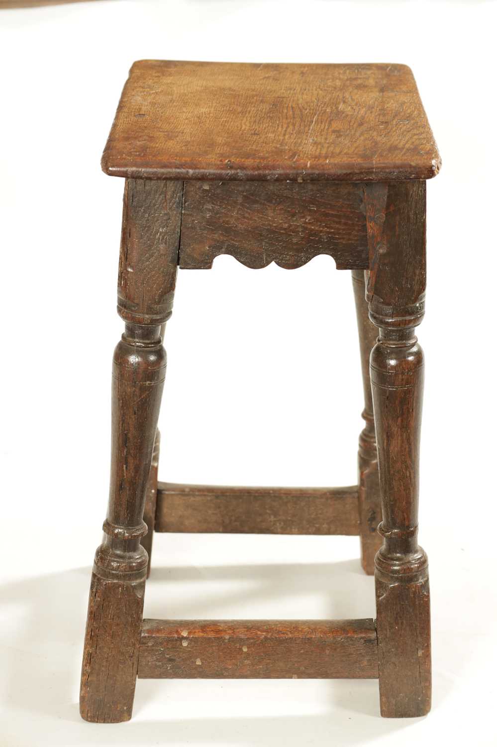 A 17TH CENTURY OAK JOINT STOOL - Bild 7 aus 9