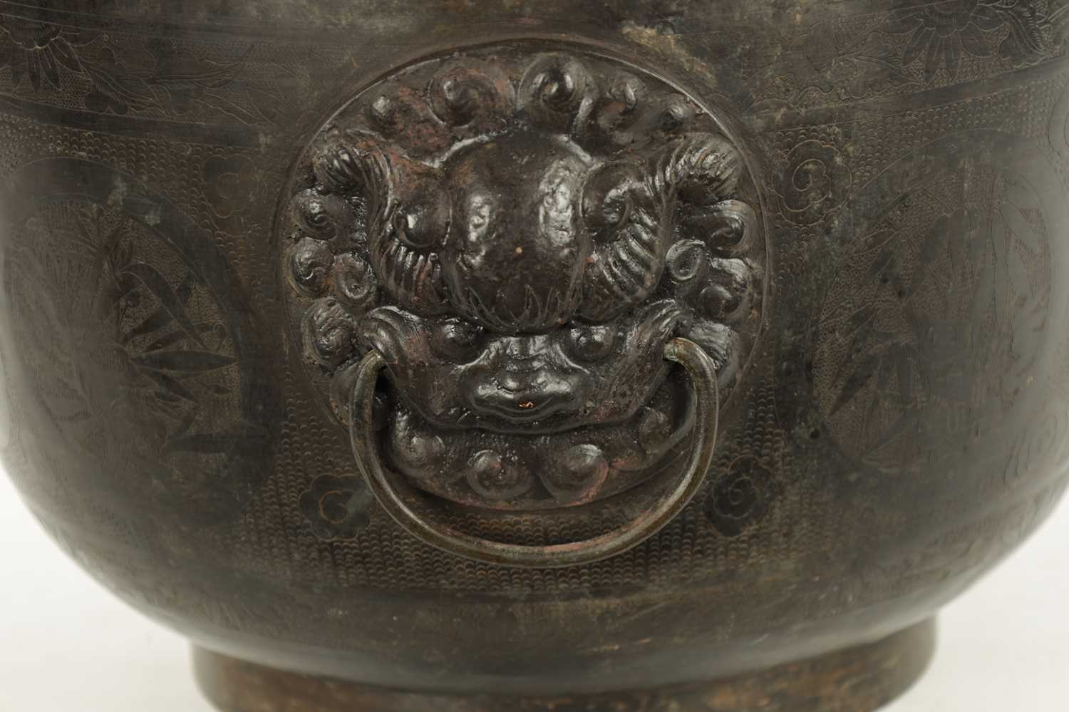 A RARE 17TH/18TH CENTURY CHINESE BRONZE JARDINIERE OF LARGE SIZE - Image 4 of 16